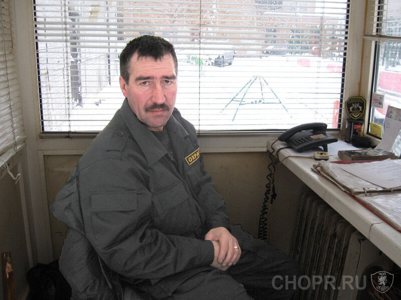 Выборг работа сторожа. Охранник на стоянке. Сторож на стоянке. Охранник пенсионер