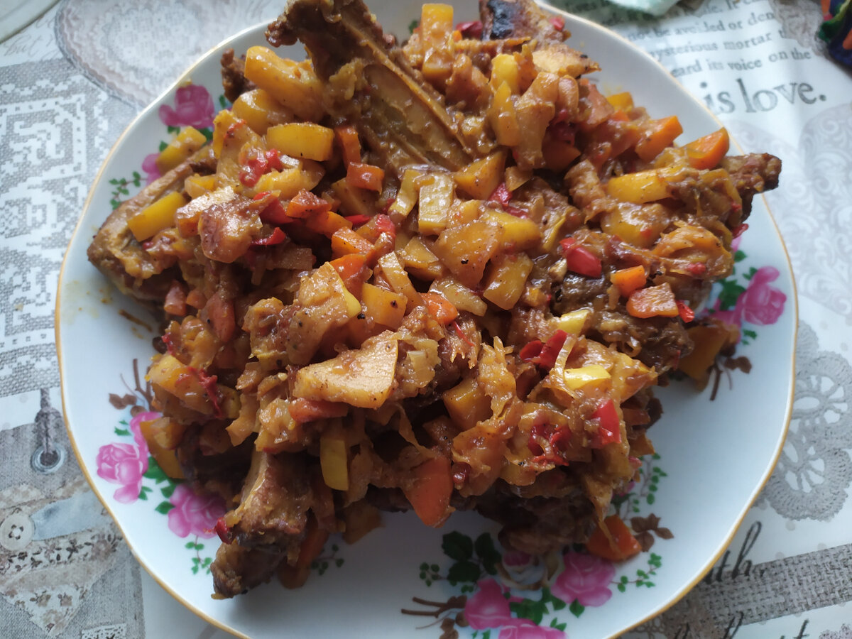 Свиные ребрышки с овощами