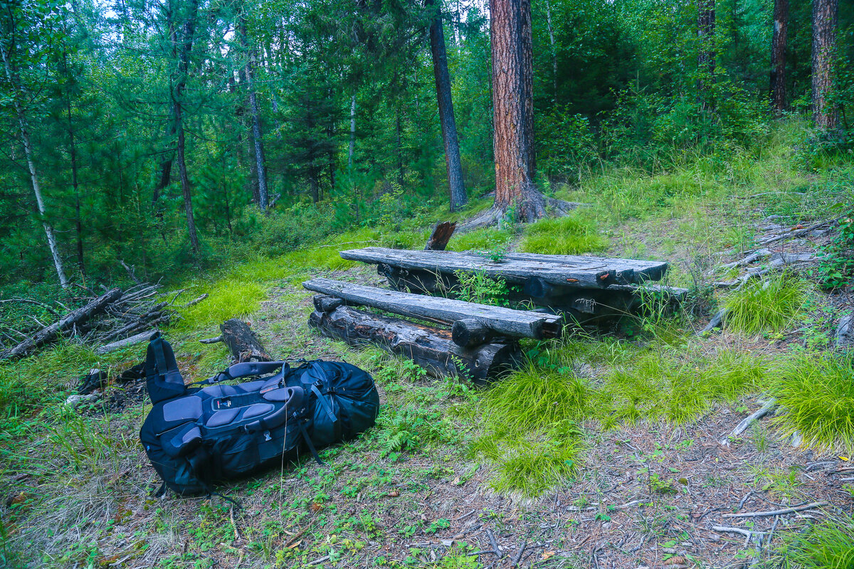Рюкзак во время перехода по долине реки Еловка