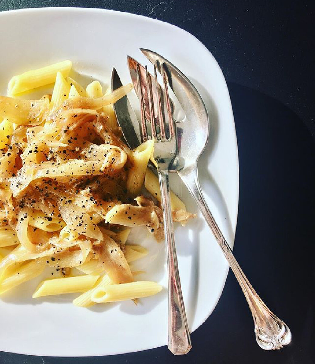 Макороны с жареным луком. Фото Ева Рэй