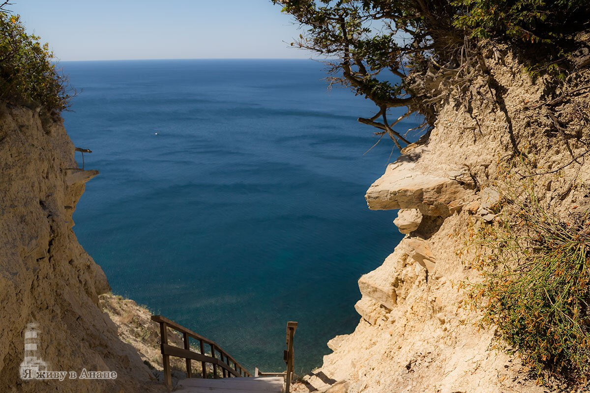 Спуск на пляж 300 ступенек