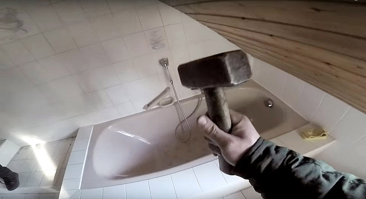 Демонтаж старой ванны 