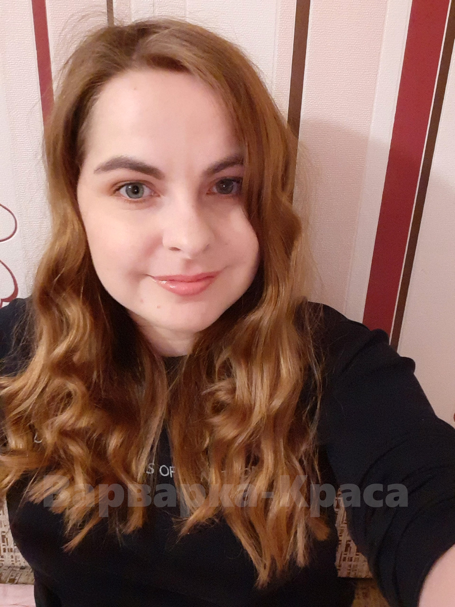 Через пару часов, не укладывая лаком. 