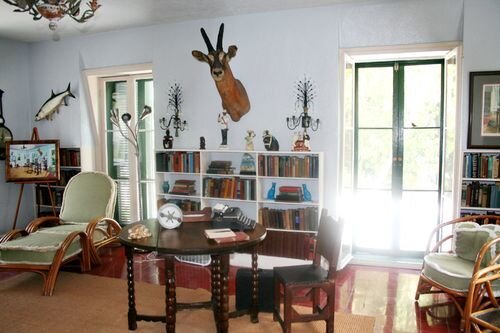 Студия автора популярных книг.