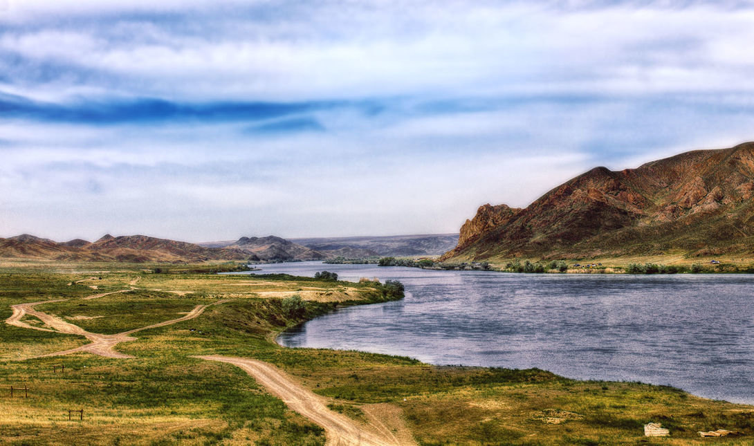 Шикарный пейзаж реки Или в Казахстане