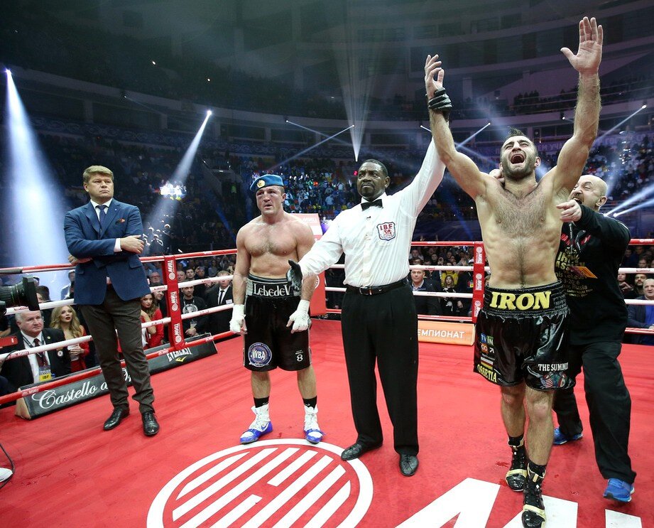 3 декабря 2016 года Мурат Гассиев побеждает по очкам в 12 раундовом бою Дениса Лебедева и завоевывает чемпионский пояс в первом тяжелом весе ( IBF)