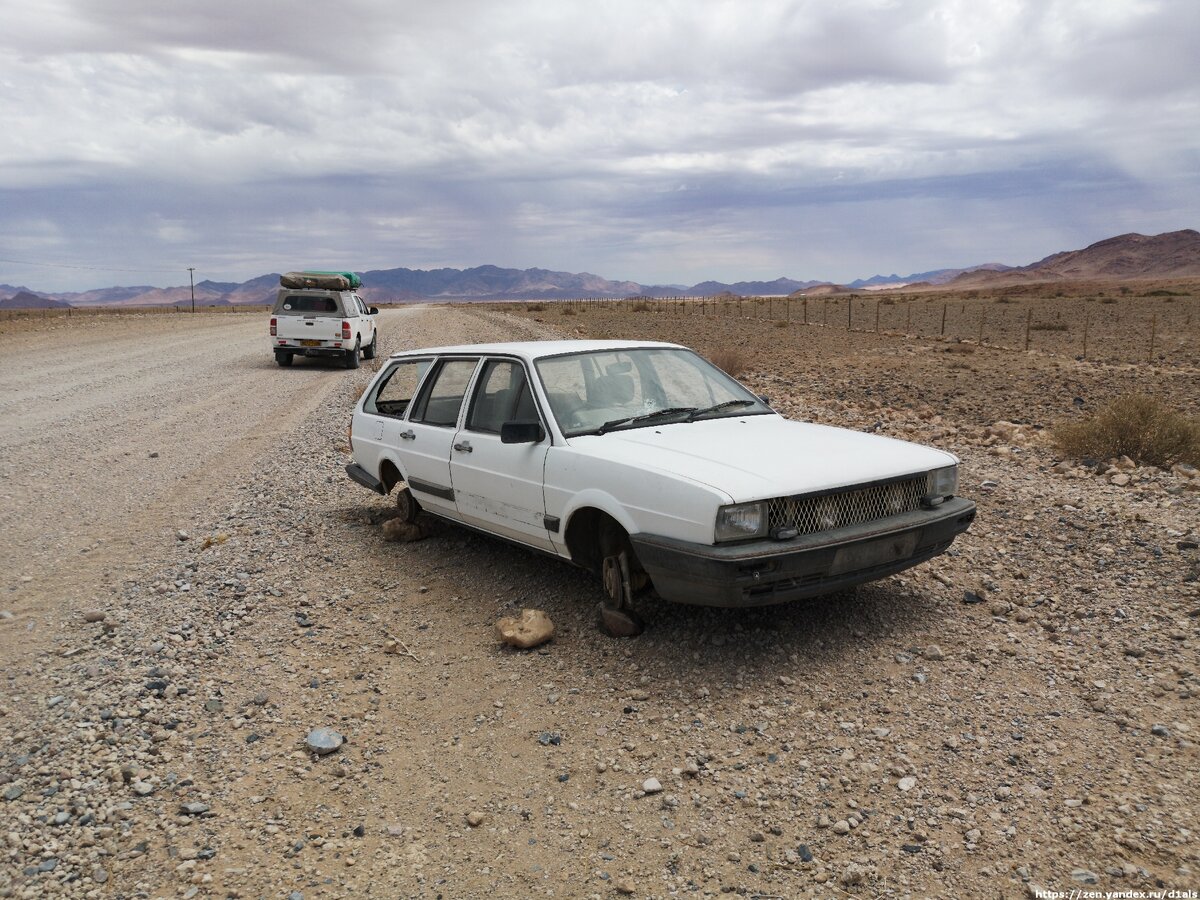 В Африке ненужные автомобили просто выбрасывают на дороге. Как обычный надоевший мусор?