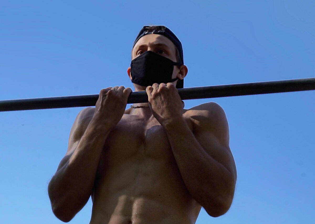 да, я в наморднике. Это Европа сегодня. :/