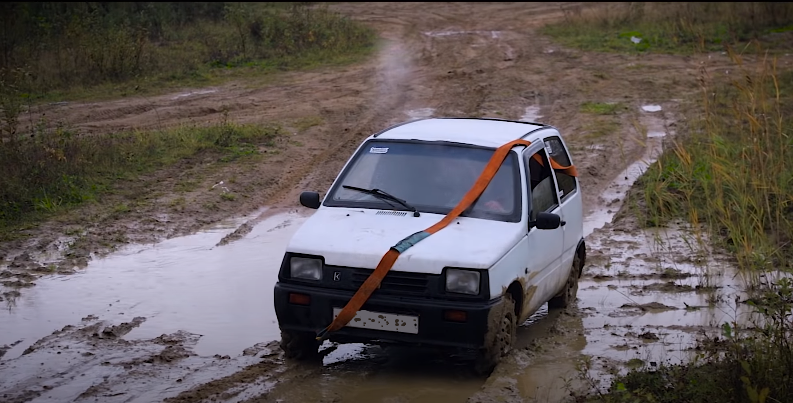 Вытаскиваем машину из грязи