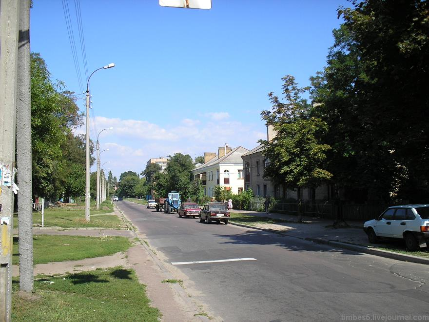 Город в целом малоинтересный, но уникальный своей квадратно-гнездовой планировкой по всей площади независимо от типа застройки (что, однако, вряд ли привлекательный факт). Неудивительно, что тут куча улиц с заоблачными номерами домов, причём совершенно честными (у одной есть №693, но всё равно Кобулети всех переплёвывает:)). 