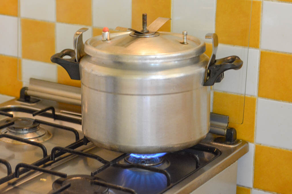 Кастрюля на газу