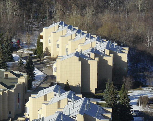 Недавно их обшили какими-то дешевыми плитами. Фото: wikimapia.org