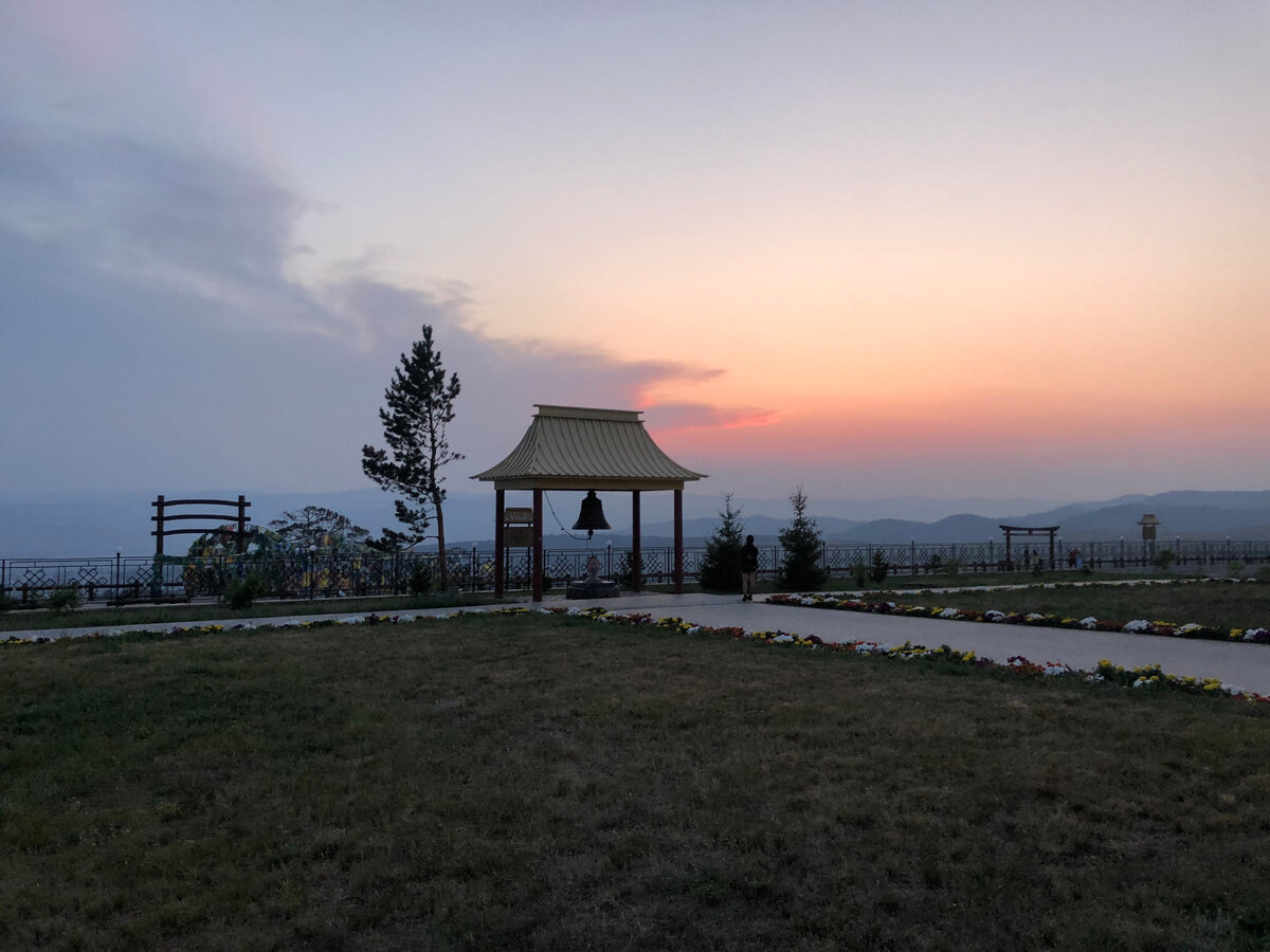 Дацан Ринпоче Багша - на закате (на обратном пути решили вернуться)