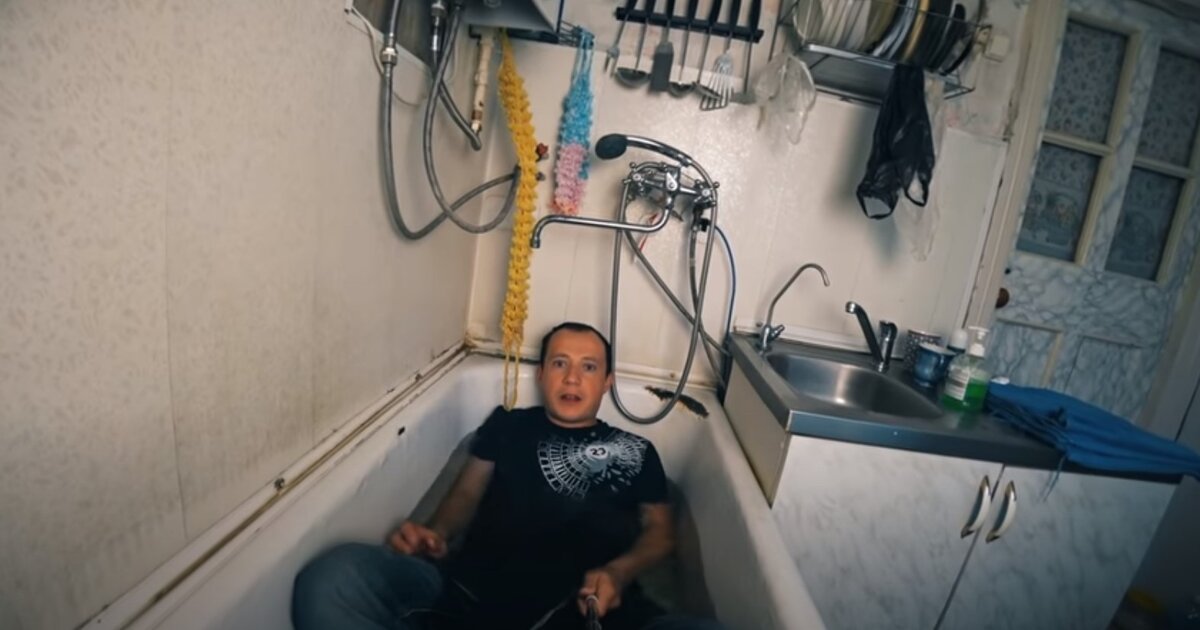 Одна из его фоток, когда его кинули на 250 000 руб.