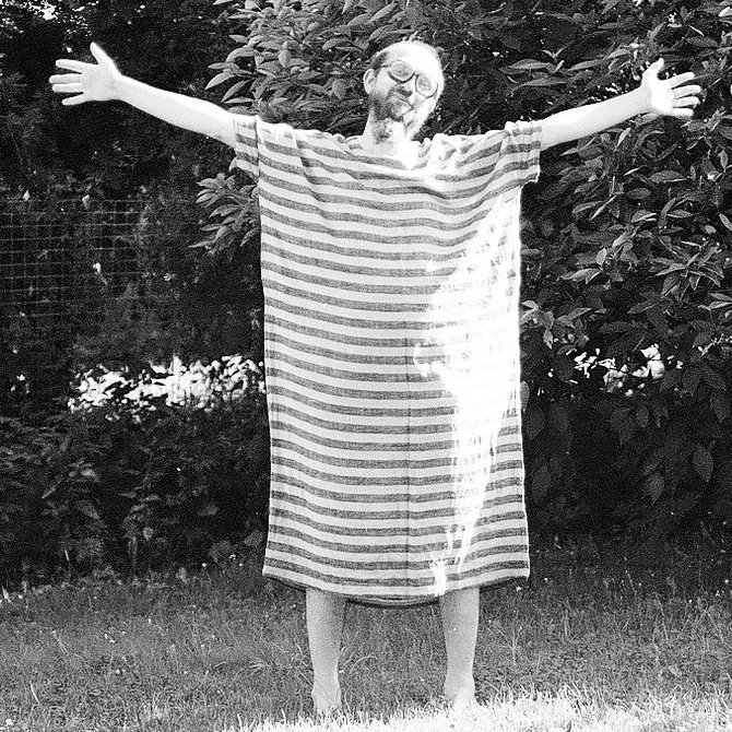 Илья Юдович. Он и в жизни именно такой, как на фотографии: хочет всех обнять.