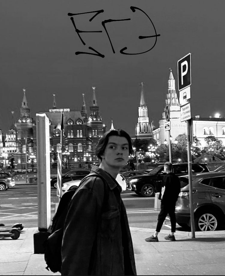 Мне не очень симпатизирует наша система образования, но есть в ней то, что помогает стать на шаг ближе к своим целям - это ЕГЭ. 
Правила приема и приемные компании в целом, также не лишены недостатков, но на данный момент у человека есть возможность, не имея огромных денежных средств, поступить в университет его мечты и это не может не радовать.

При серьезной подготовке и вовлеченности в сдаваемые предметы, Единый государственный экзамен позволяет:
✔️Перейти выпускникам на новый этап жизни
✔️Возможно поменять место жительство, так как почти все университеты располагают своими общежитиями (для меня это было довольно важным фактором)
✔️Попасть в среду людей со схожими мыслями
✔️Научиться управлять своим временем (азы тайм менеджмента будут всегда полезны)
✔️* Если заниматься в онлайн-школе, то это даёт очень много знакомств с интересными людьми и мотивацию на саморазвитие

Поэтому, если ты хочешь поменять свою жизнь, поступить в университет и развиваться в любимой сфере, то ЕГЭ является очень хорошим стартом для этого🖤

#егэ #photoshootideas #photoshoot #follow