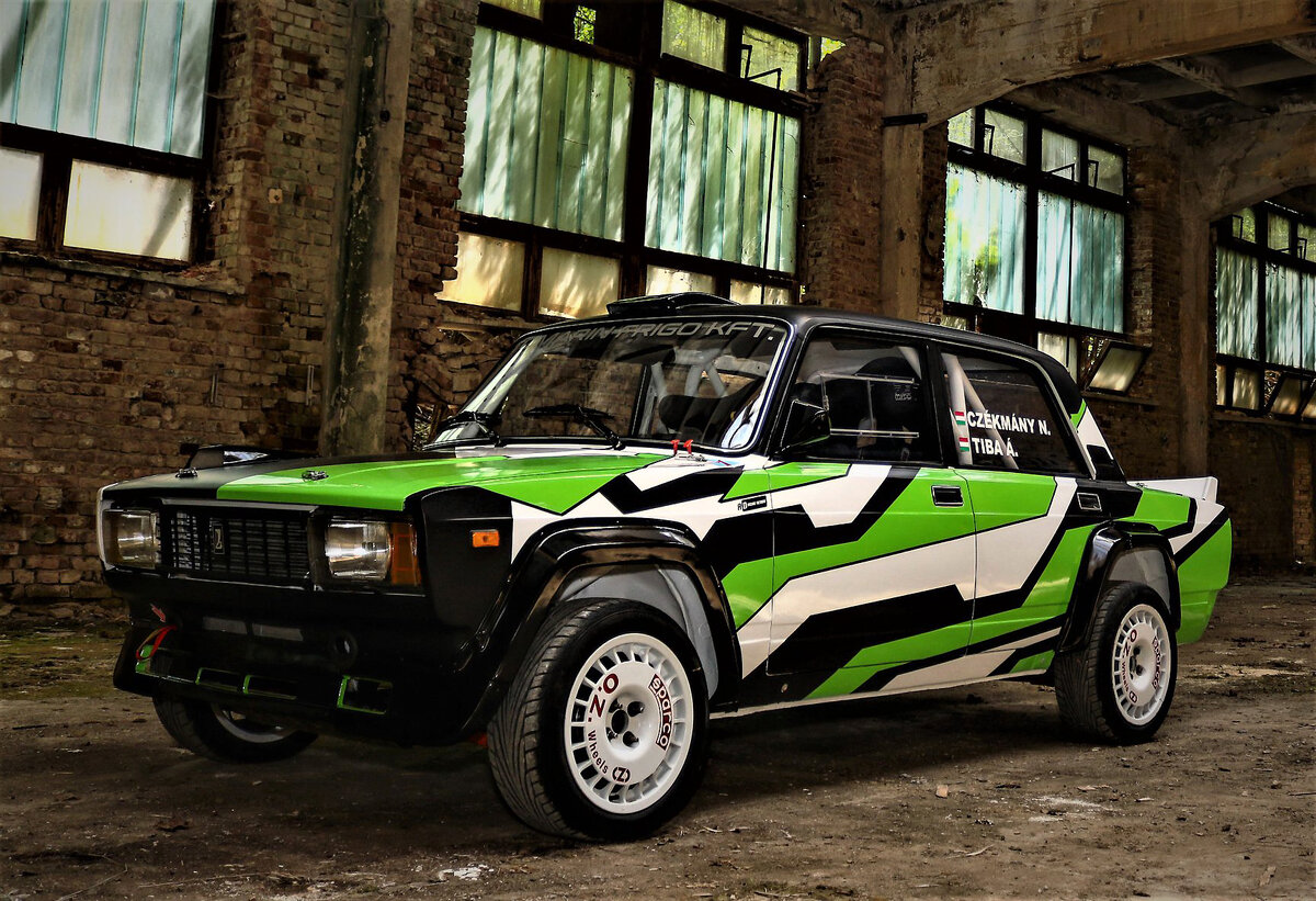 Крутой ярко-зеленый окрас добавляет изюминки автомобилю