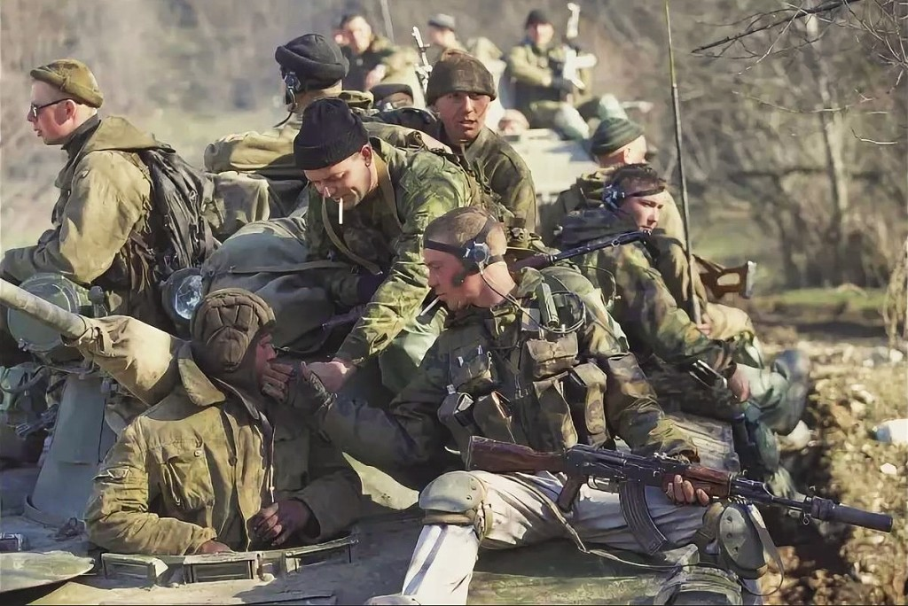 Белой чечня. Бойцы СПН В Чечне 2000. 45 ОРП СПН В Чечне. СПН гру 1995 Кавказ. ВДВ В Чечне 1995.