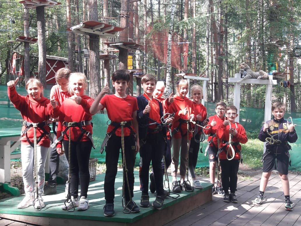 Радя второй справа