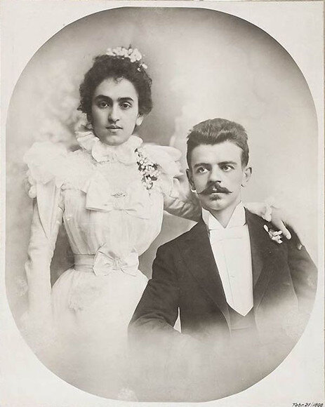 Родители художницы, Гильермо и Матильда.