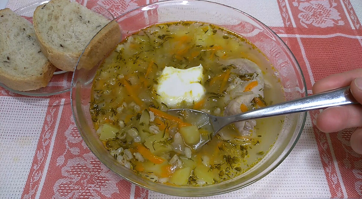 Рассольник с перловкой и солеными огурцами на баранине