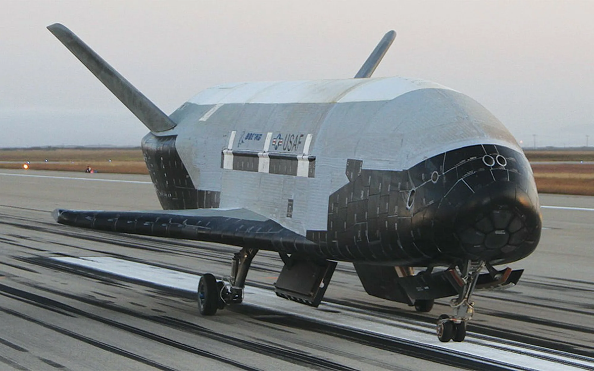 Космический боинг. Космоплан x-37b. Космический беспилотник x-37b. Boeing x-37. Боинг x37.