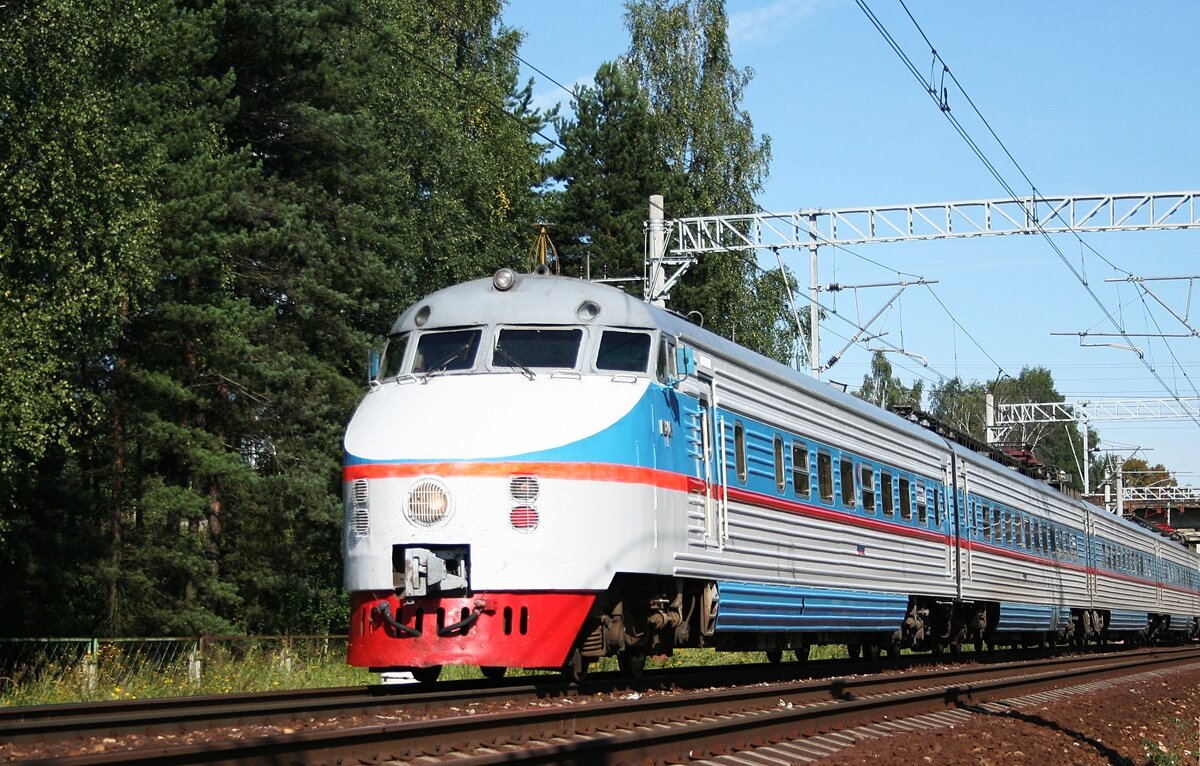 ЭР200, правда внешне не очень отличается от первых японских скоростных поездов.