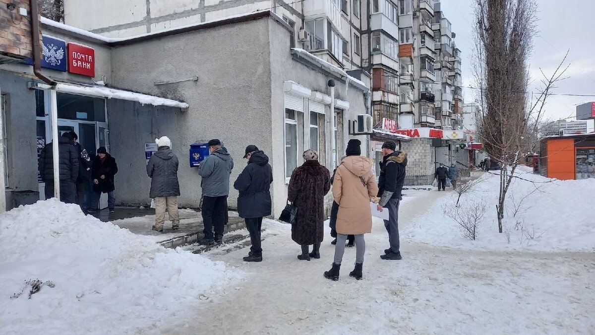 Воронежцы пожаловались на огромные очереди перед «Почтой России» в Северном  районе | 