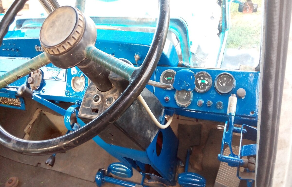 Кабина Т-150К. Источник фото: fermer.ru