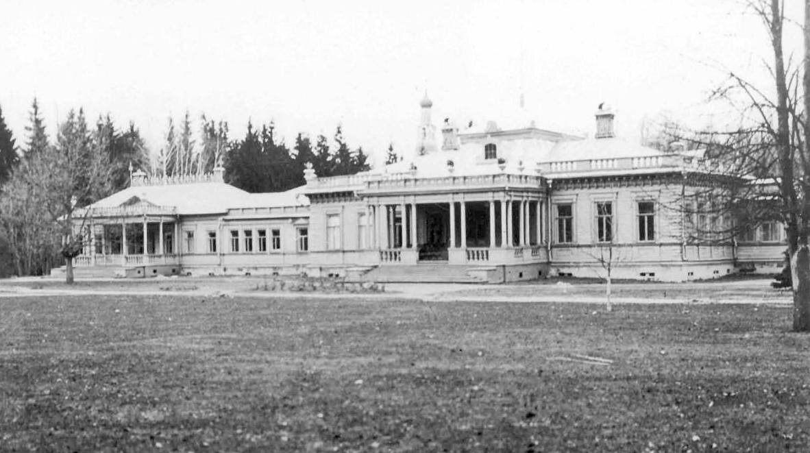 Главный усадебный дом. Фото начала ХХ века. Фото из архива МОК Королёв
