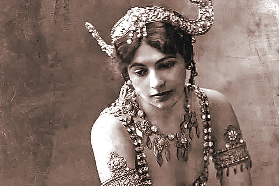     Одно из самых известных и скандальных по тем временам фото танцовщицы восточных танцев Маты Хари. Фото: Wikimedia Commons
