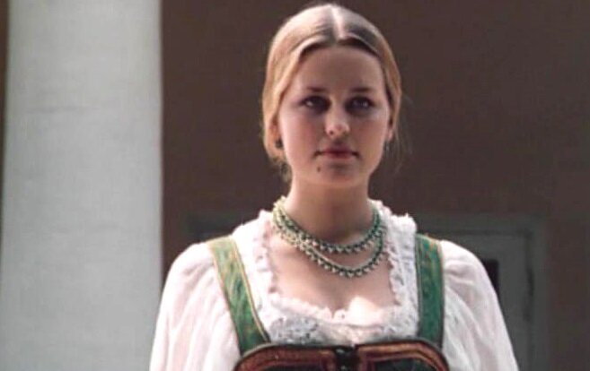 Кадр из фильма "Дубровский" с актрисой Ольгой Егоровой