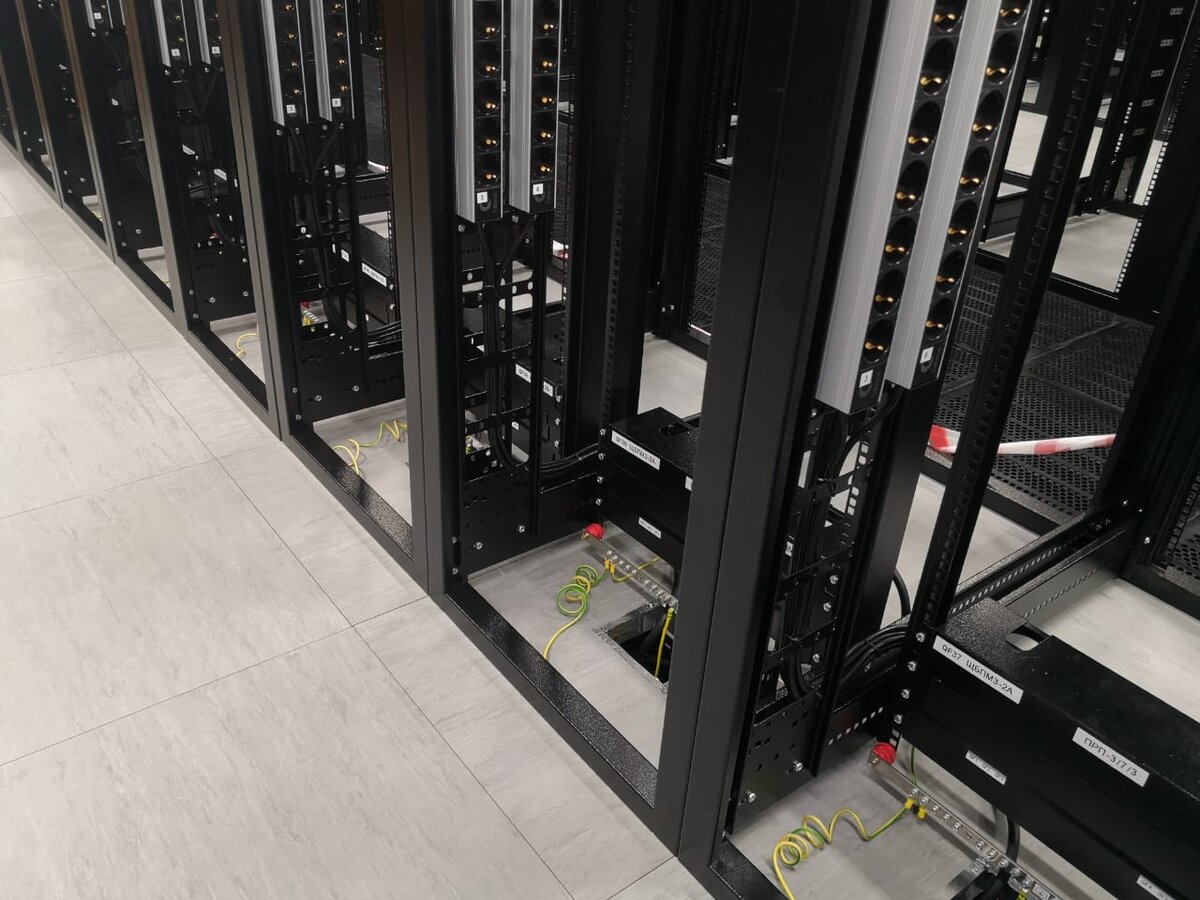 Современное оборудование для дата-центров производится не только за рубежом, но и в России. 