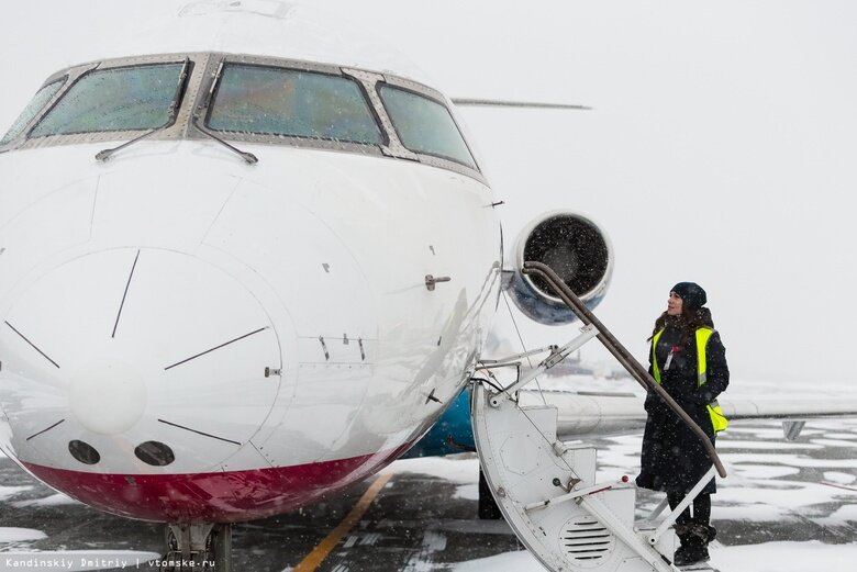 Самолет нижневартовск томск. Самолет нижневартовск томск. Самолет сибирь аэропорт томск. Самолет нижневартовск томск. Вести томск.