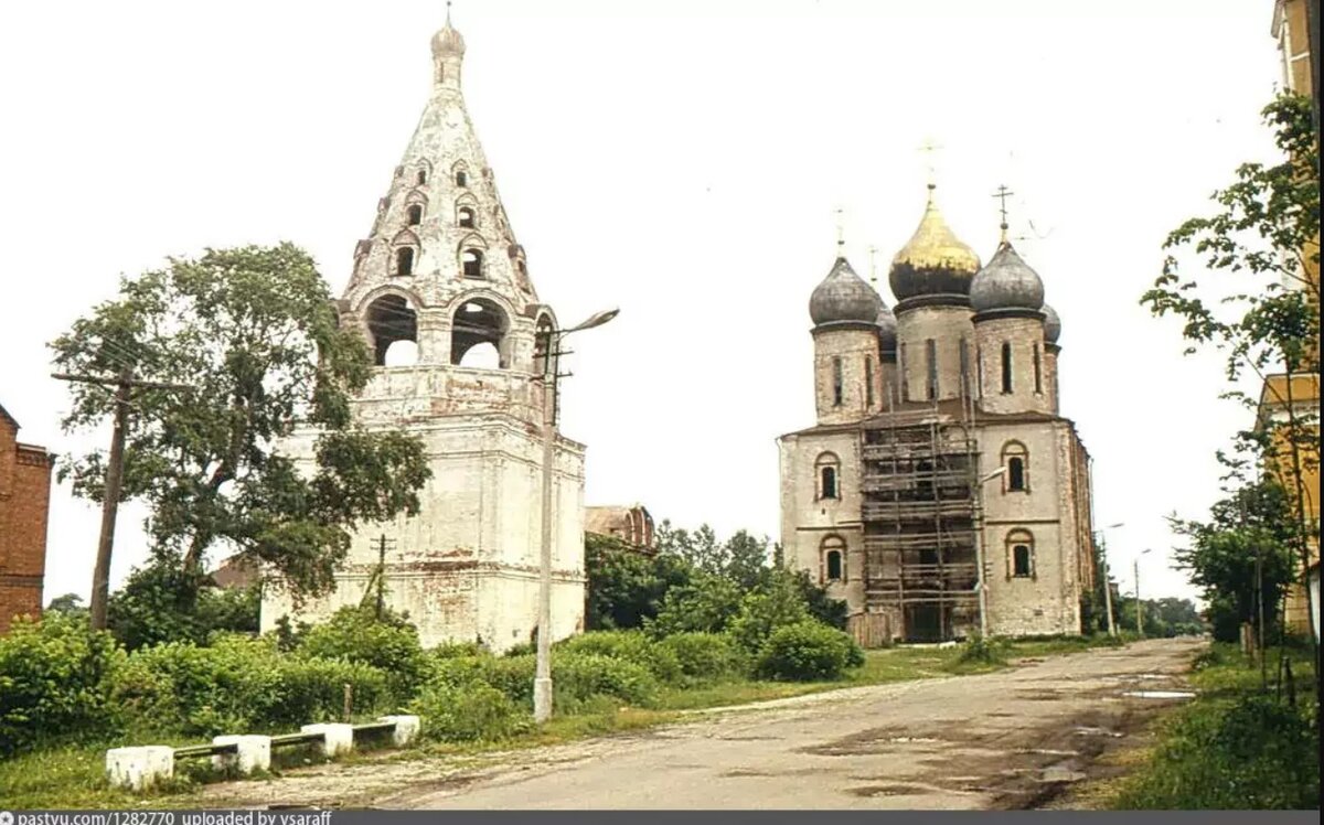 Уникальный российский кремль, где церквей больше, чем в любом другом. И  даже чем во многих городах | Самый главный путешественник | Дзен