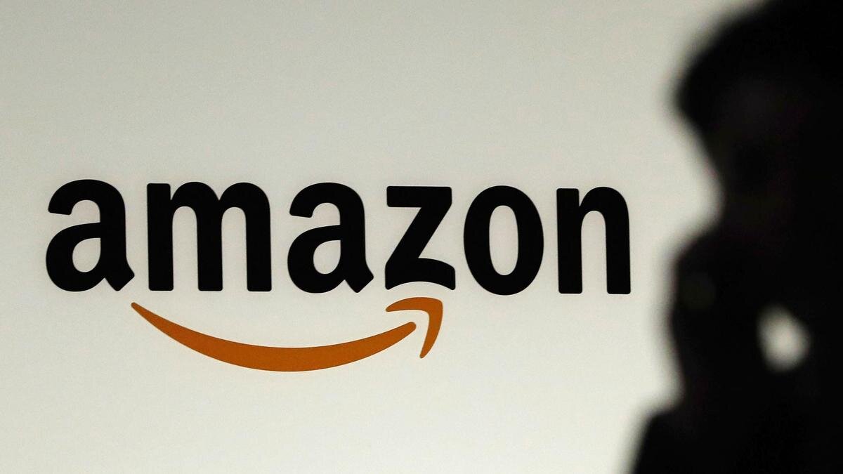    Надпись Amazon на стене:Kyodo News via Getty Images