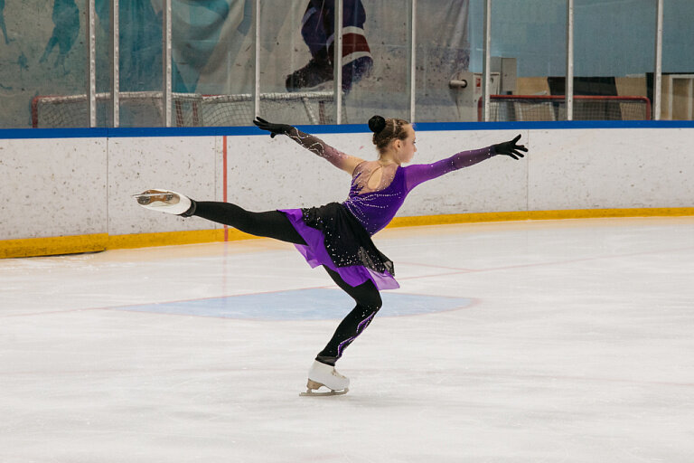    В Сургуте стартовал крупный окружной турнир по фигурному катанию