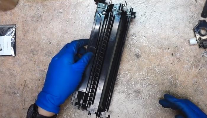 Фото 121. Закрутили два винта