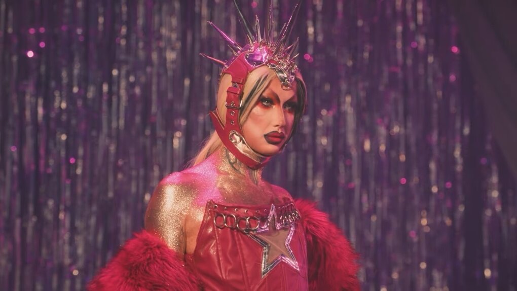 О чем новое шоу Ивлеевой "Королевские кобры"? Все просто, в нем мужчины переодеваются в женщин и танцуют.