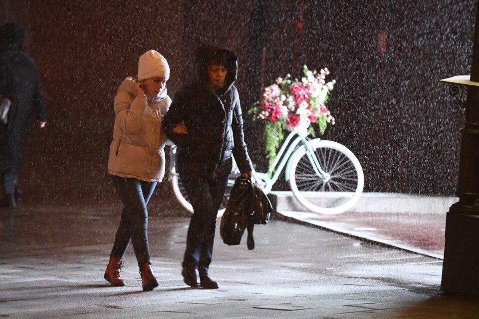     Небольшой снег, гололедица и до двух градусов мороза ожидается в Москве 16 ноября 2022 года Михаил ФРОЛОВ