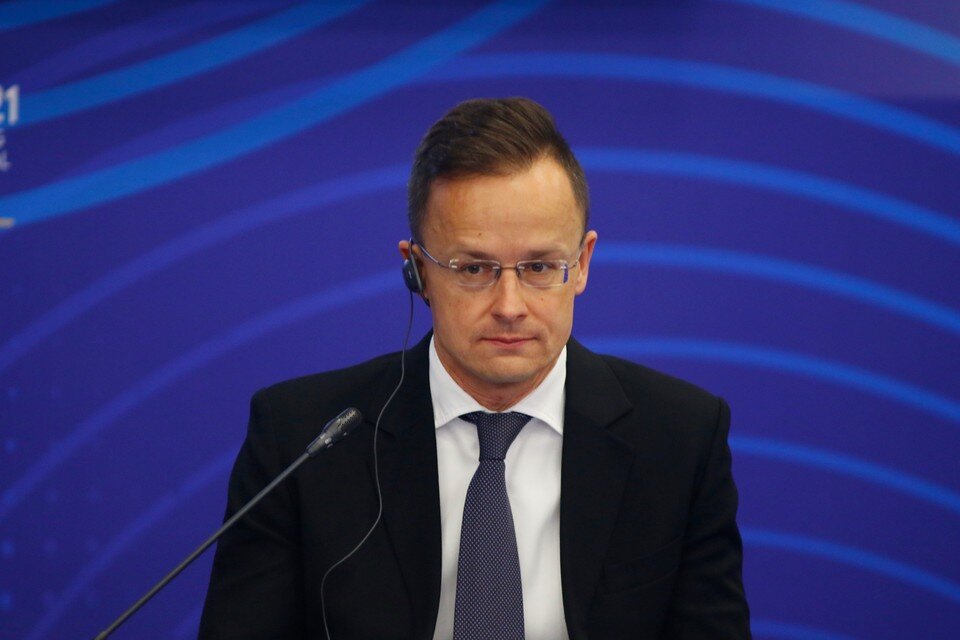     Глава МИД Венгрии посоветовал "уйти в отставку" лидерам, поддержавшим антироссийские санкции  GLOBAL LOOK PRESS