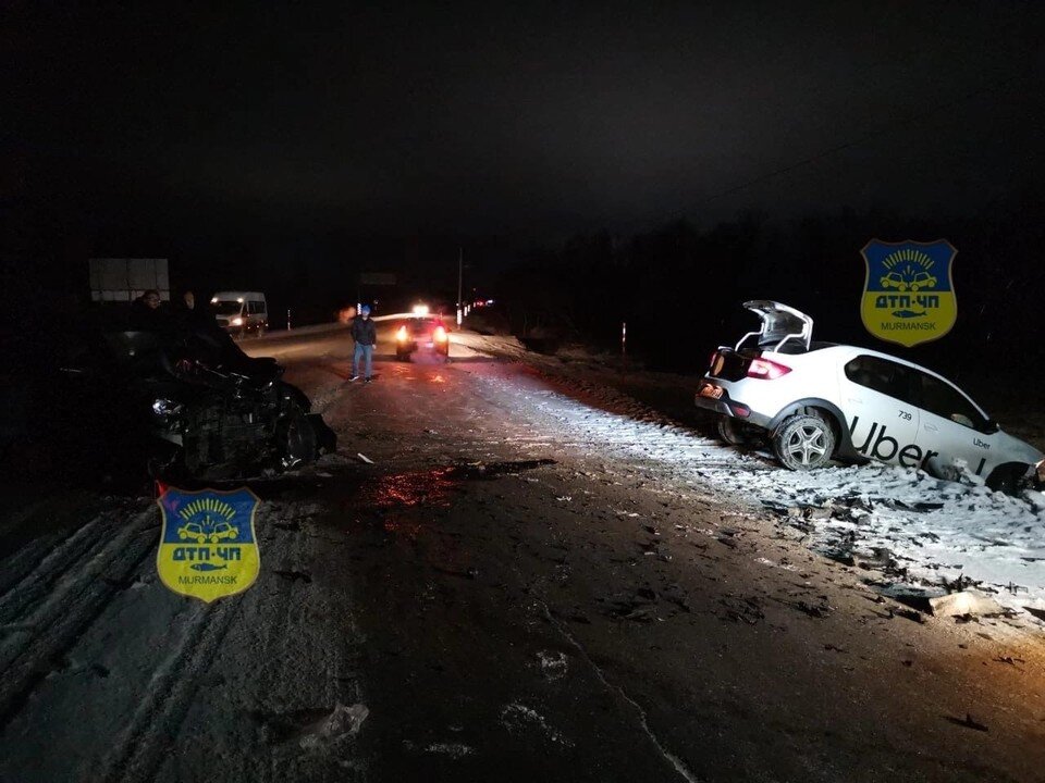     Водитель такси не справился с управлением. Фото: vk.com/murmansk_dtp