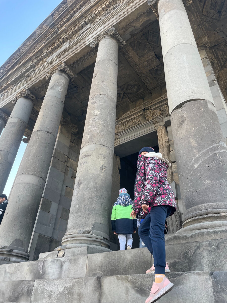 Храм в Гарни, Армения