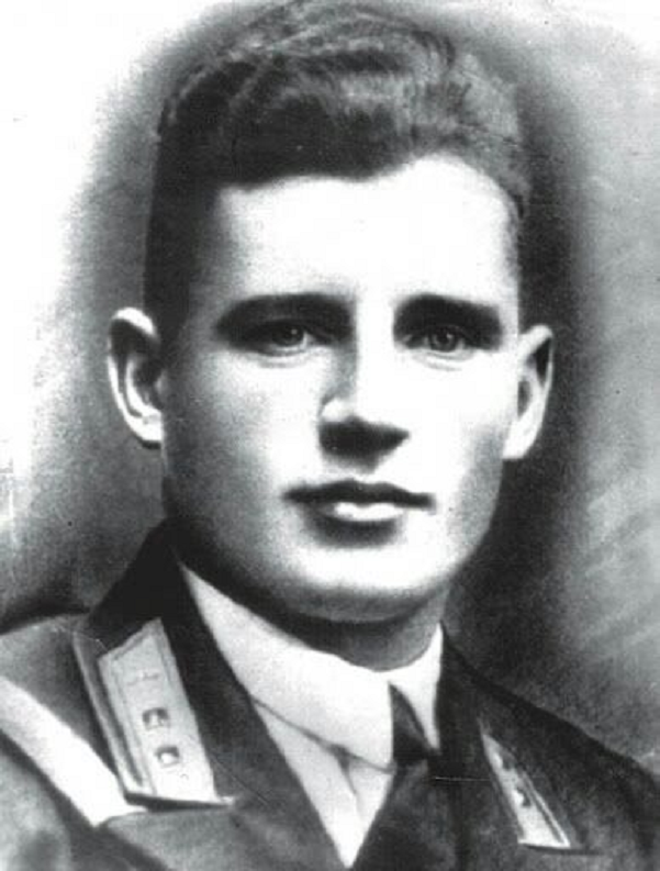 Василий Дегтярев. Источник фото: https://russiangiant.ru/2022/07/09/9-июля-1942-года-погиб-василий-дегтярёв-гер/