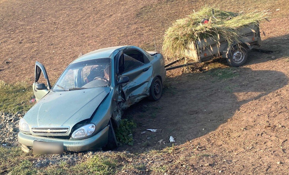     Водитель был госпитализирован с различными травмами в Октябрьскую ЦРБ  УМВД по Оренбургской области