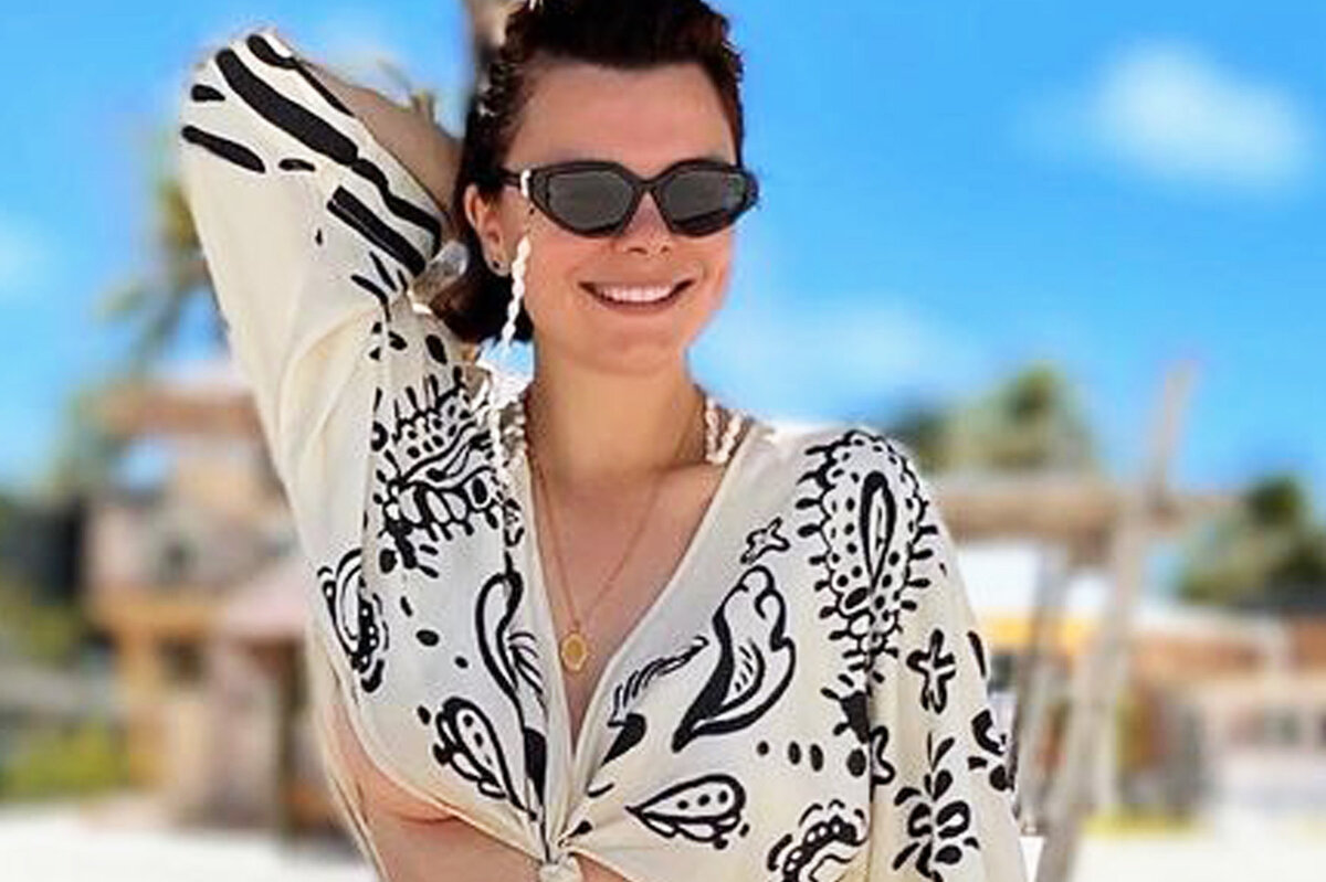     «Мой муж-озорник выбрал фото»: молодая жена Петросяна засветила грудь на Мальдивах