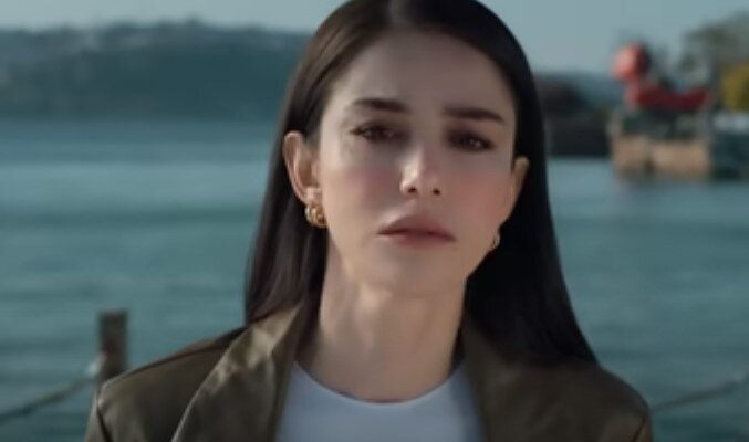 Озге Гюрель в сериале "Сипахи". Первые кадры, в галерее два фото. Кадр из сериала "Сипахи"