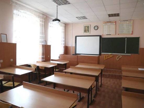     Школы Астрахани полностью перешли на дистанционное обучение / astrobl.ru