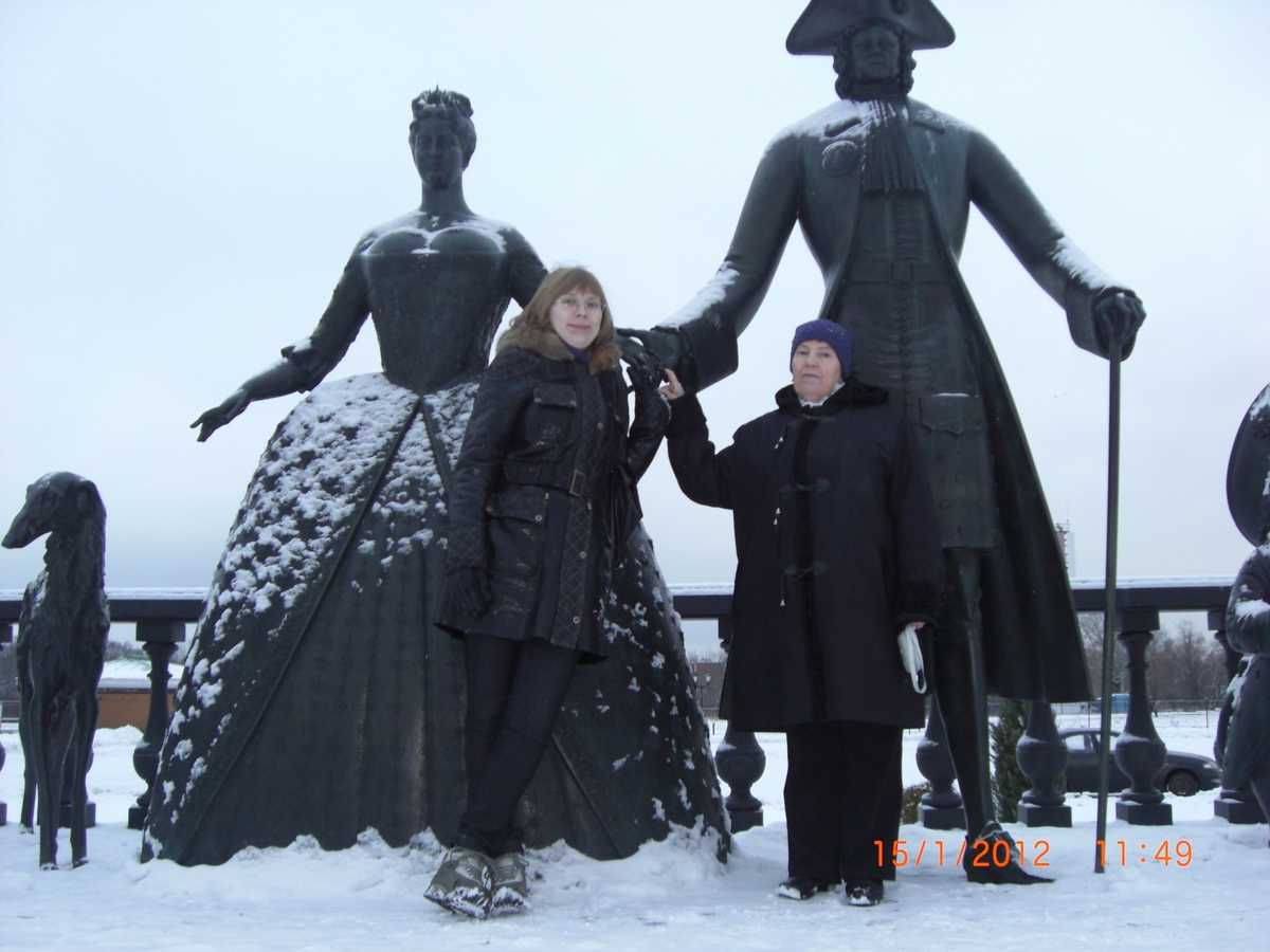 Я с бабушкой в Стрельне. Бабушка проходит лечение в санатории после инсульта