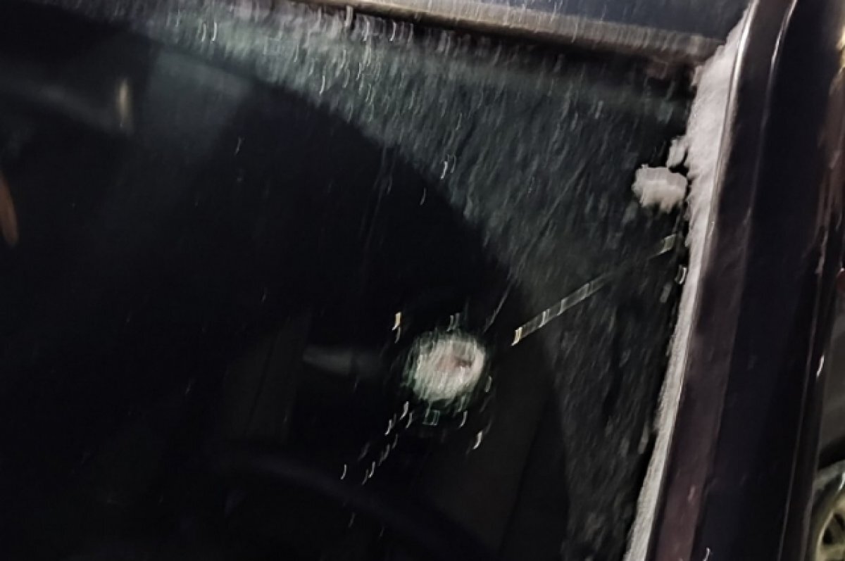    В Твери в лобовое стекло автомобиля выстрелили из травматического оружия